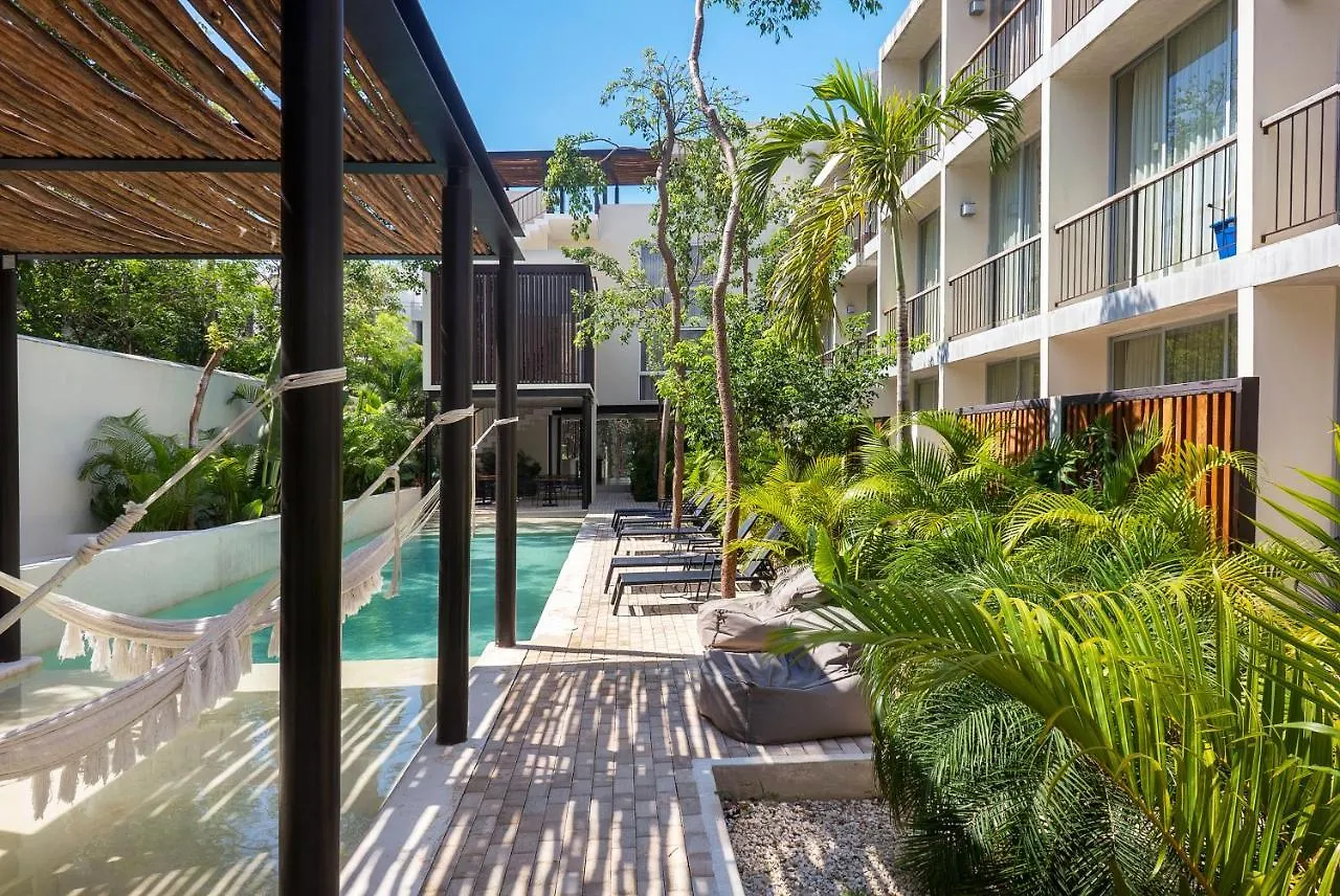 Отель Stylish Condo For 4 Rooftop & Pool Access Тулум