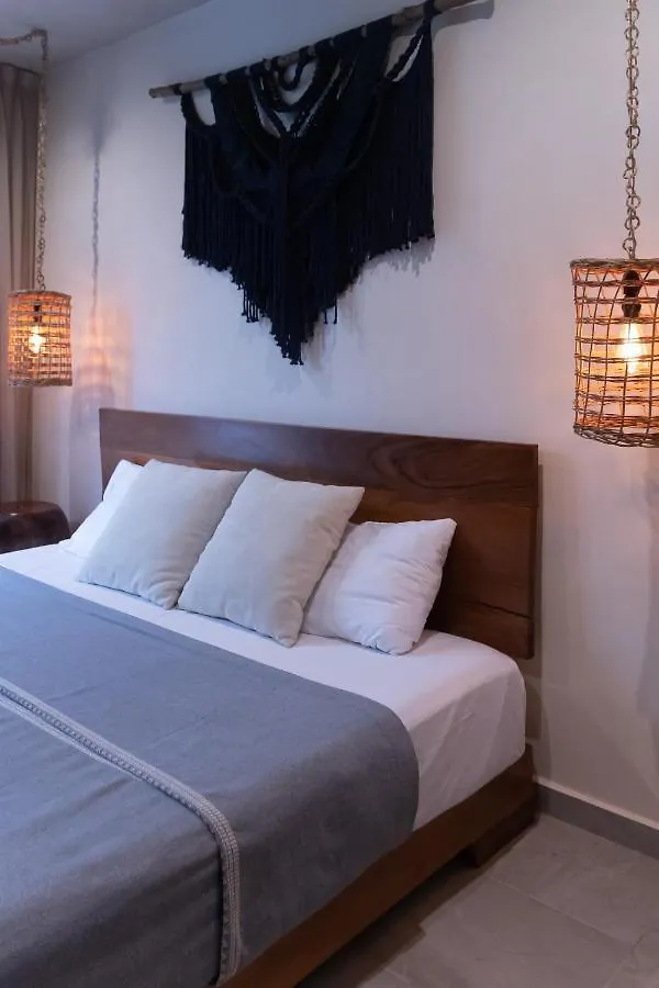 Отель Stylish Condo For 4 Rooftop & Pool Access Тулум