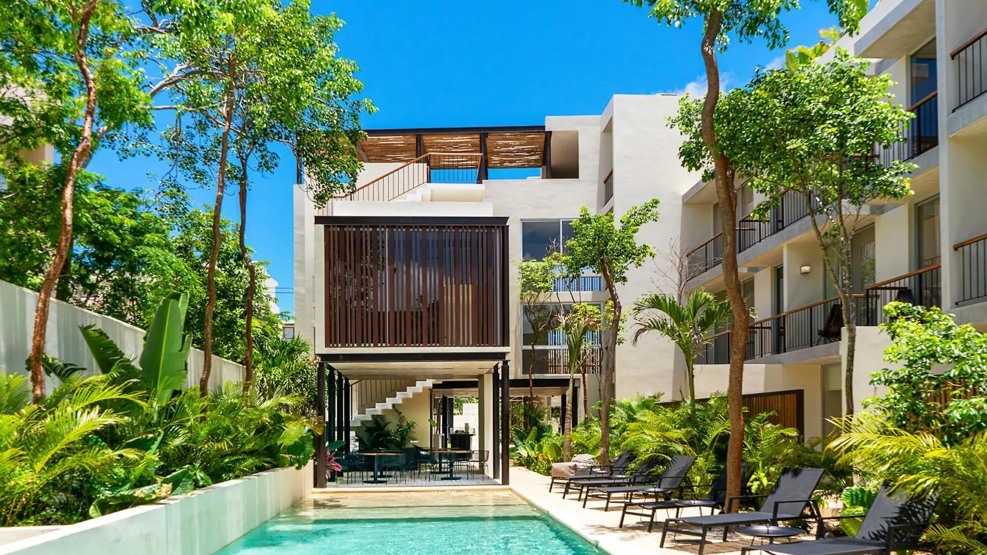 Отель Stylish Condo For 4 Rooftop & Pool Access Тулум